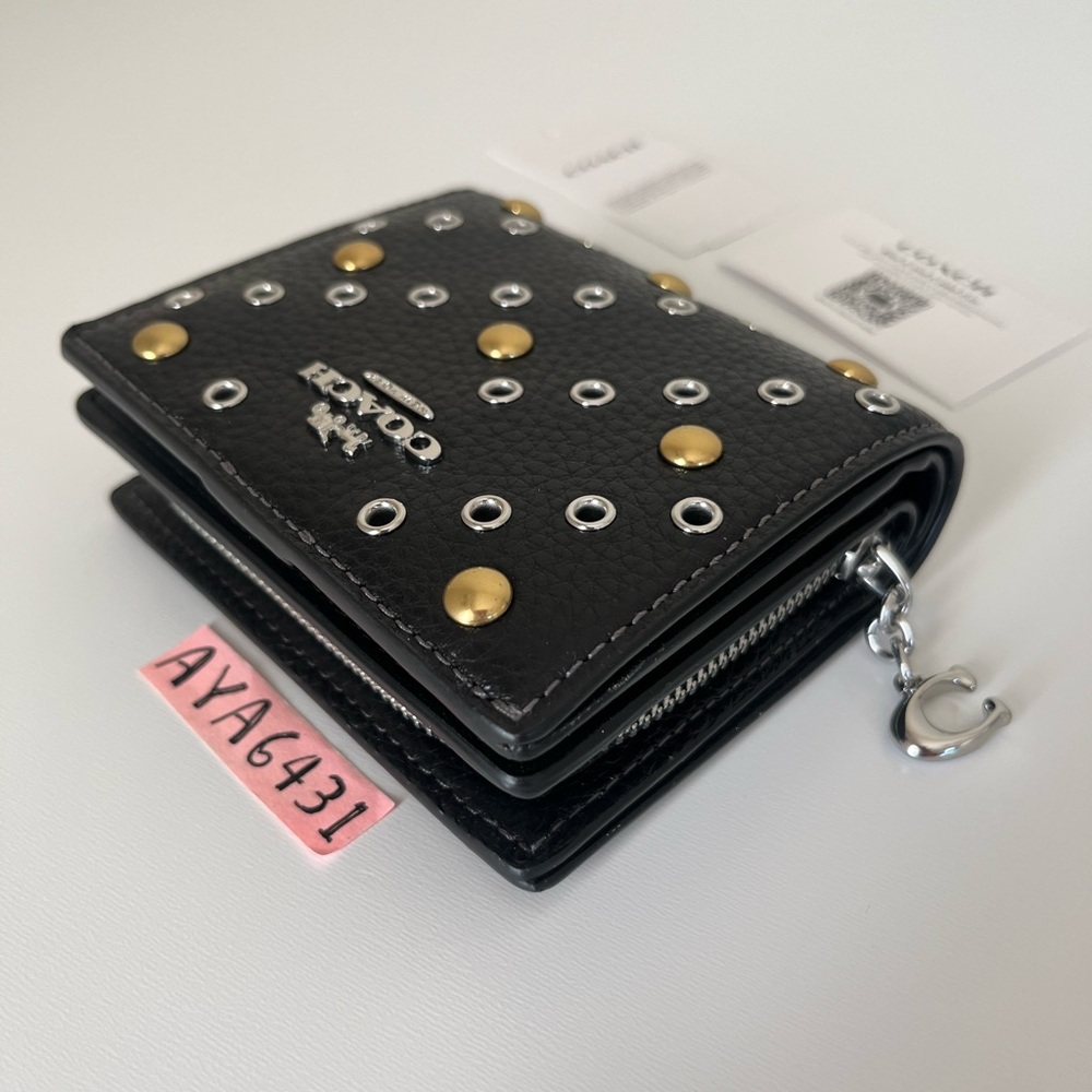 Coach Snap Wallet With Rivets🎈🎈 - Picture 3 of 9